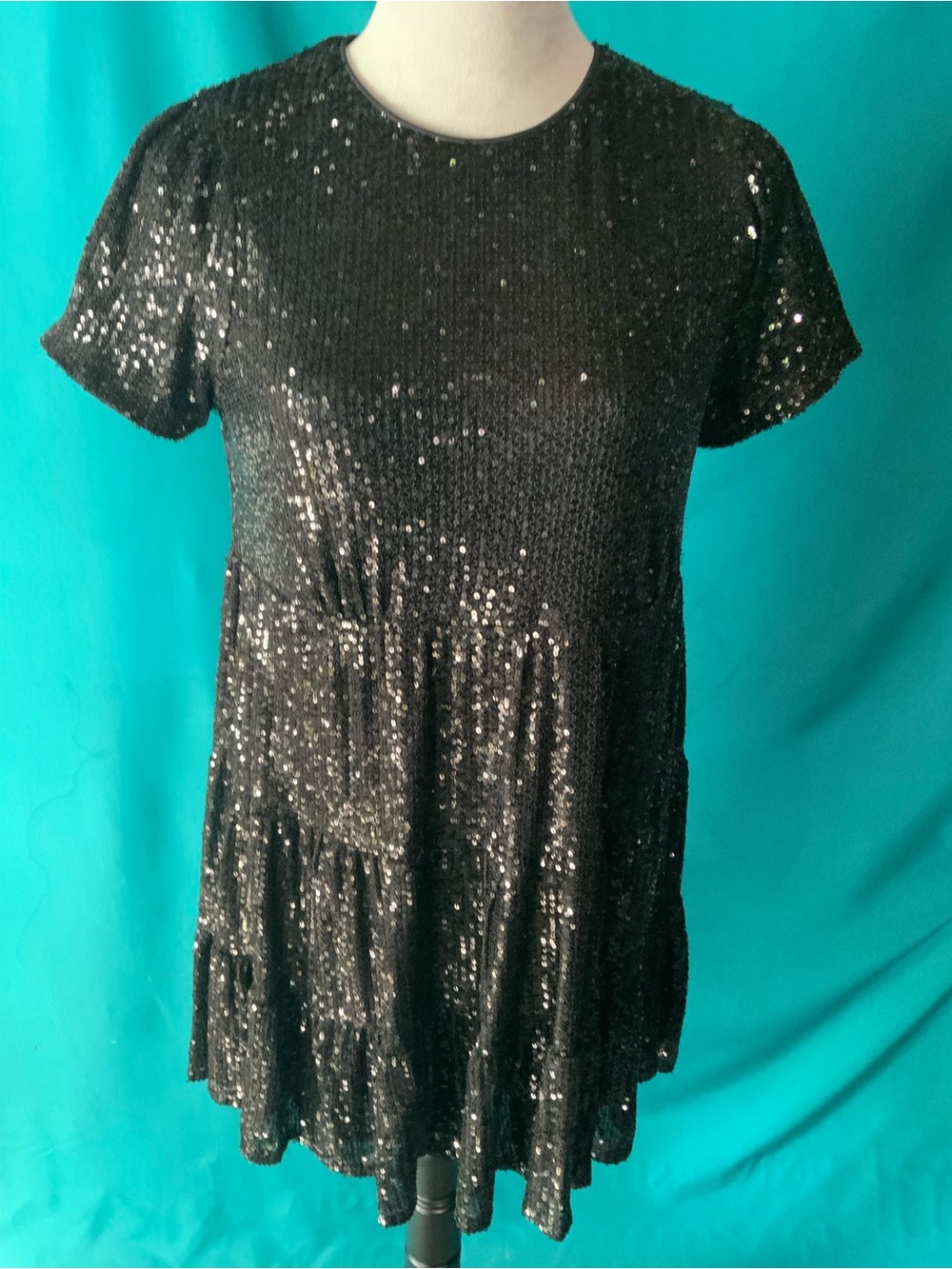 LULUS, TAKING A SHINE, SEQUIN TIERED MINI SHIFT DRESS, CLASSIC CREW NECKLINE